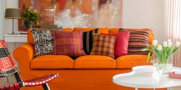 Living room: Dare to color on your walls