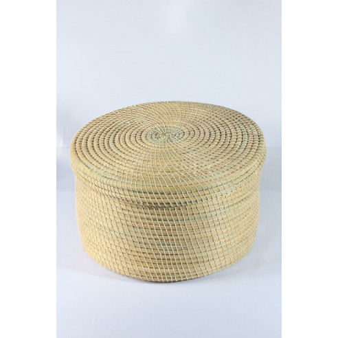 Round box in hand-woven vegetable fiber
