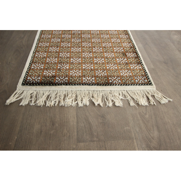 Classic style silk rug with black pattern
