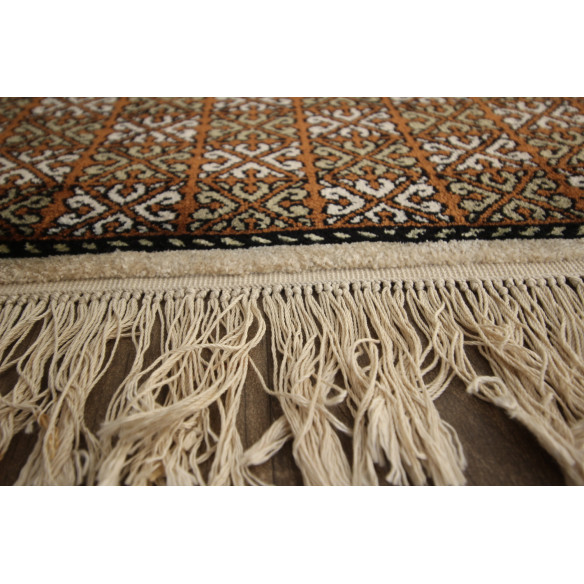 Classic style silk rug with black pattern