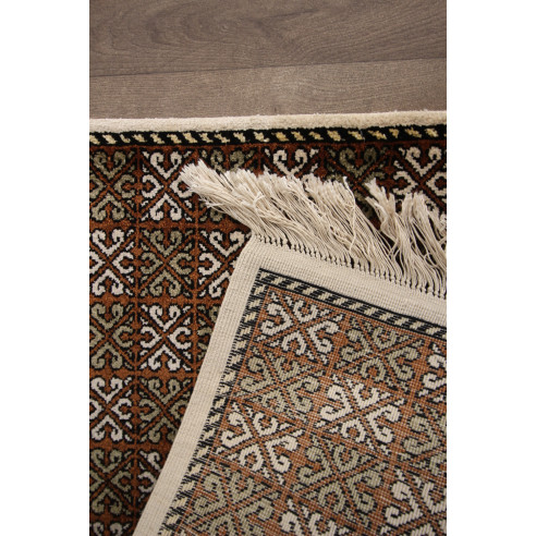 Classic style silk rug with black pattern