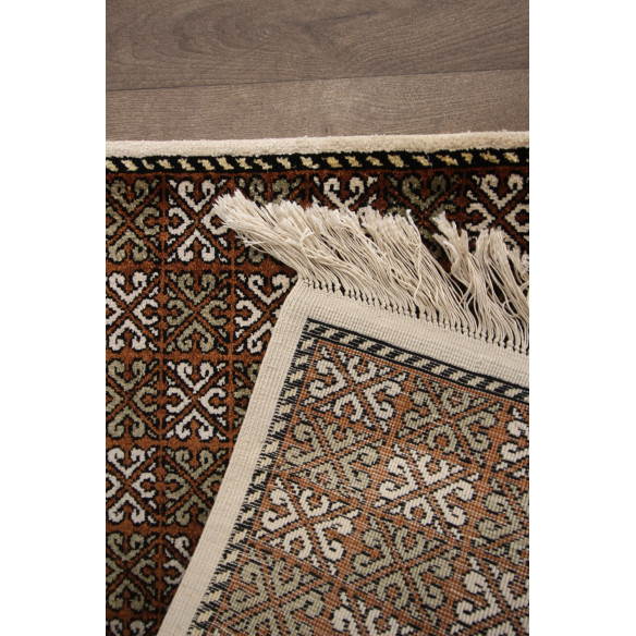 Classic style silk rug with black pattern
