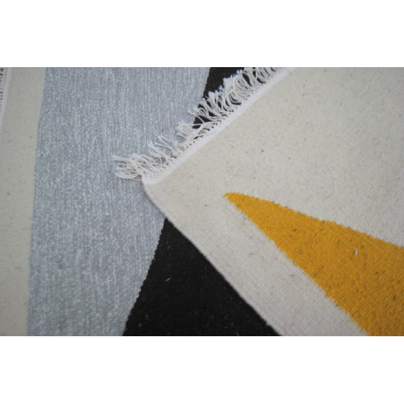 Tapis Style Kilim Blanc Motif Noir et Jaune