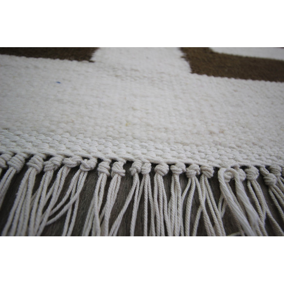 Elégant Tapis Kilim aux formes rectilignes tissé-main.