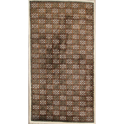 Classic style silk rug with black pattern