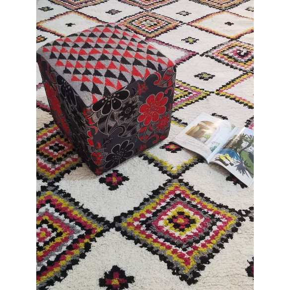 Decorative pouf Cubic shape