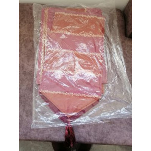 Lot de 4 sets et chemin de table