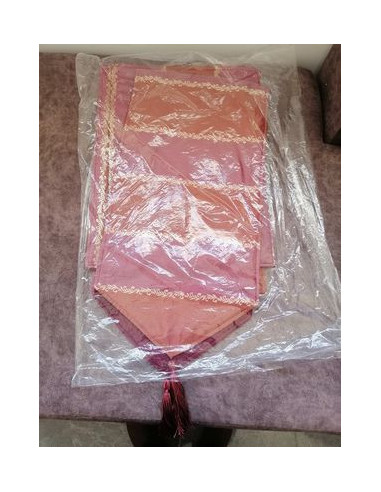 Lot de 4 sets et chemin de table