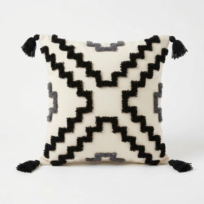 Coussin Berbère Artisanal à Pompons 2